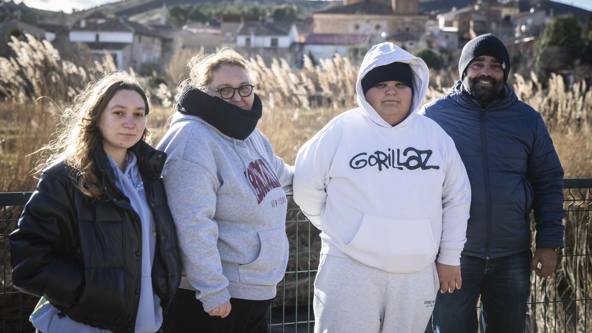 Abraham y su familia, tras el destierro a ‘la España vaciada’: «Si hubiera una vivienda en Ibiza, volvería sin pensarlo»