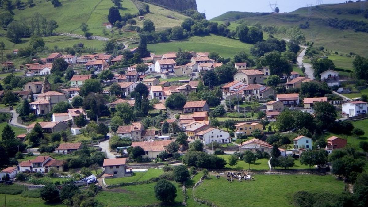 Casi 40 farolas para una zona «altamente natural» y poco habitada de Cantabria: «¿El exceso lumínico no es una agresión?»