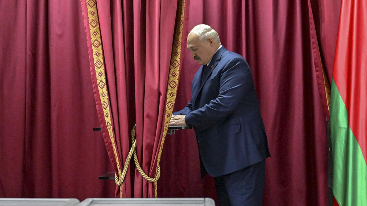 Lukashenko continuará en el poder de Bielorrusia otros cinco años tras ganar unas elecciones que rechaza la UE