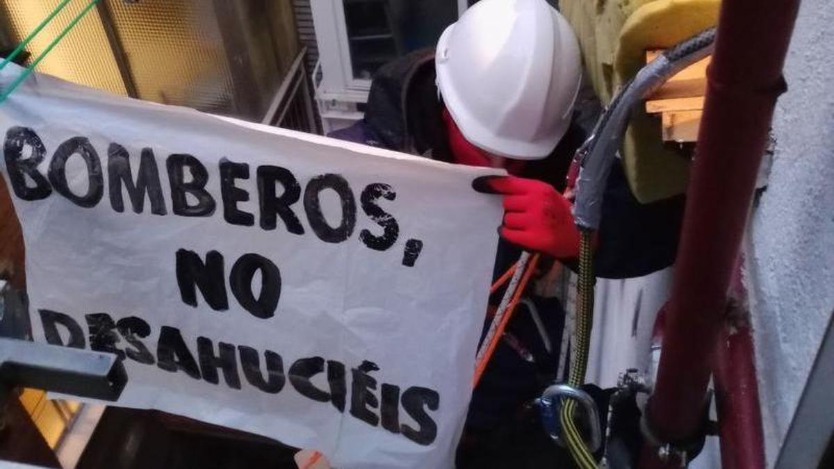 Nace la Plataforma de Bomberos contra los Desahucios: «Rescatamos a la gente, no la echamos de sus casas”