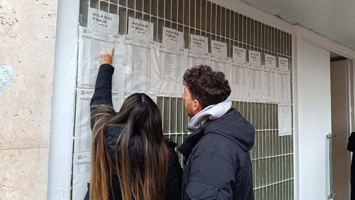 Las últimas horas antes del MIR: padres sufridores, amuletos y tensión para los futuros médicos especialistas