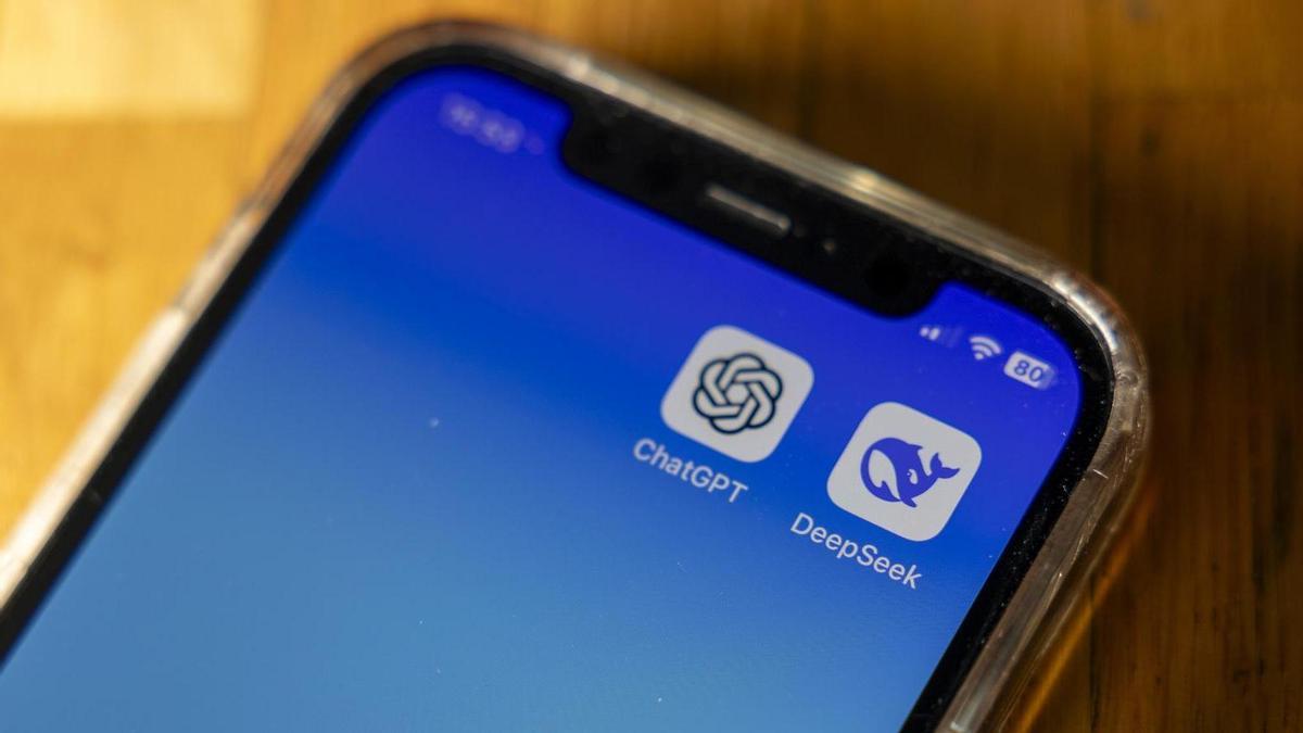 OpenAI y EEUU acusan a DeepSeek de «destilar» ChatGPT sin permiso tras hacer lo mismo con todo Internet