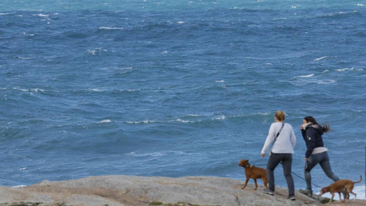 Aemet pone en alerta a once comunidades y activa nivel «rojo» en Galicia por la llegada de Herminia