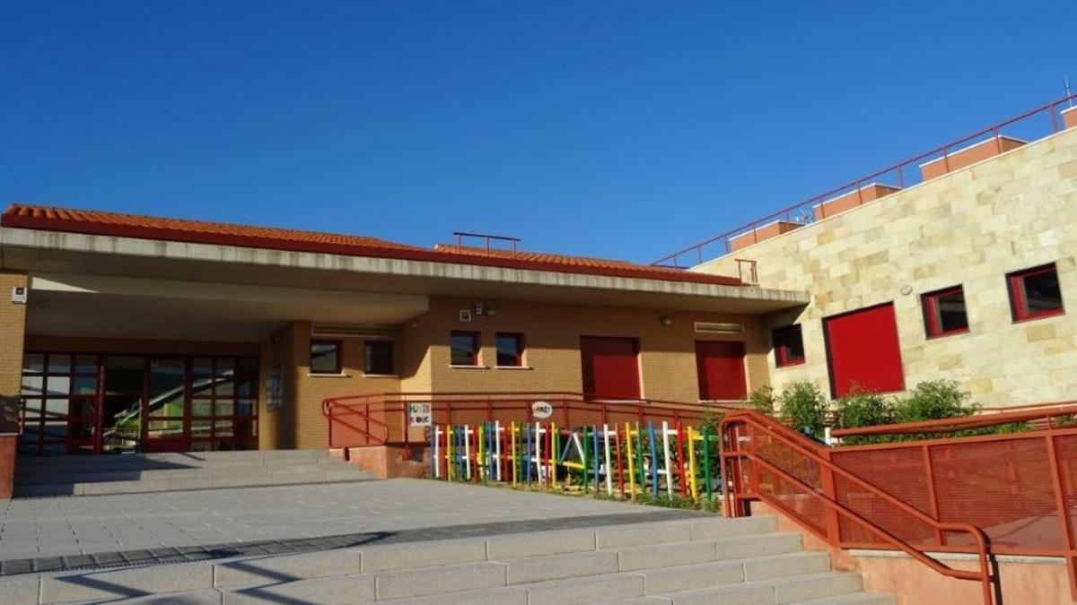 El sueño de un colegio propio para Navalafuente es un edificio sin calefacción y con goteras