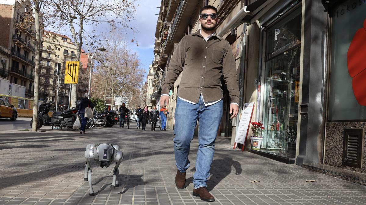 El perro robot que se pasea por las calles de Barcelona: “Temía cómo reaccionaría la gente al verlo”